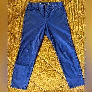 SeveN pants in dusty blue.